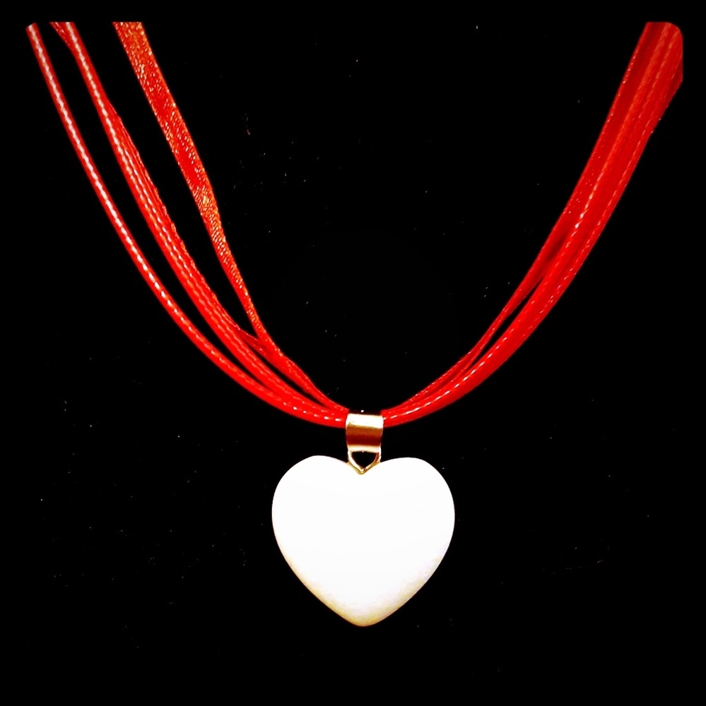 NWOT White stone heart on ribbon 17" choker